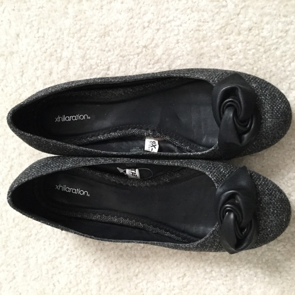 Xhilaration Size 8 Grey flat shoes